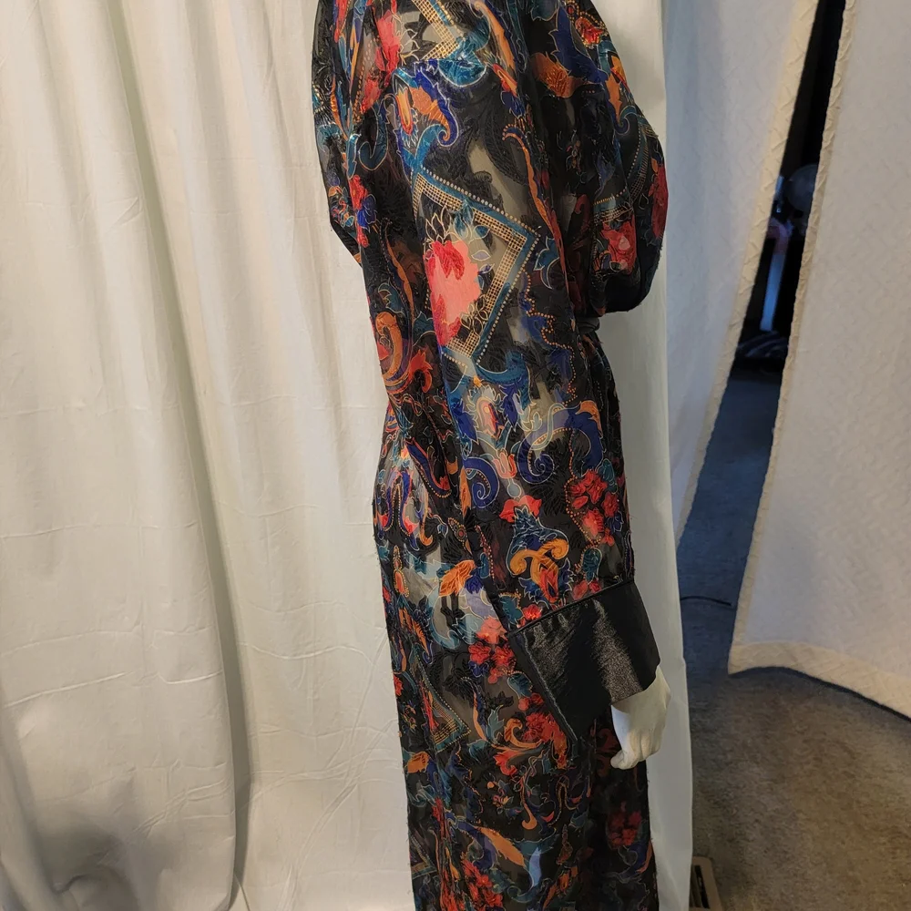 Victoria's Secret‎ Black and Red Paisley Robe